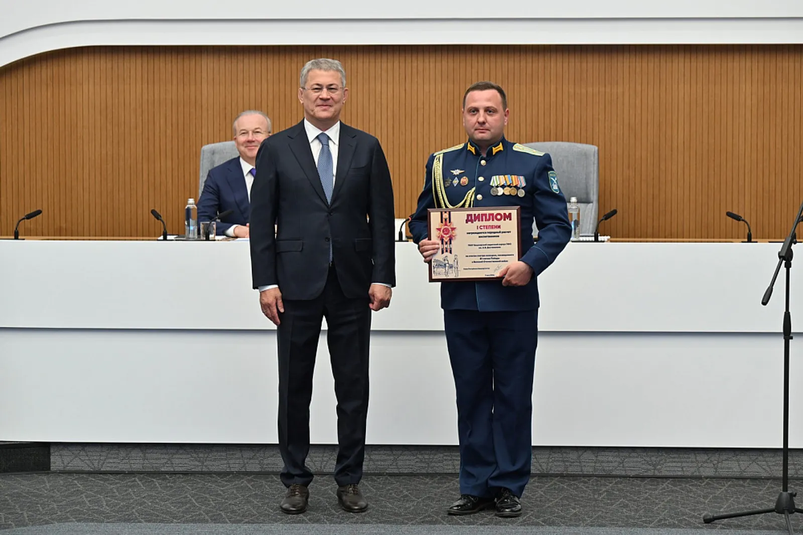 Радий Хабиров наградил победителей смотра-конкурса парадных расчётов