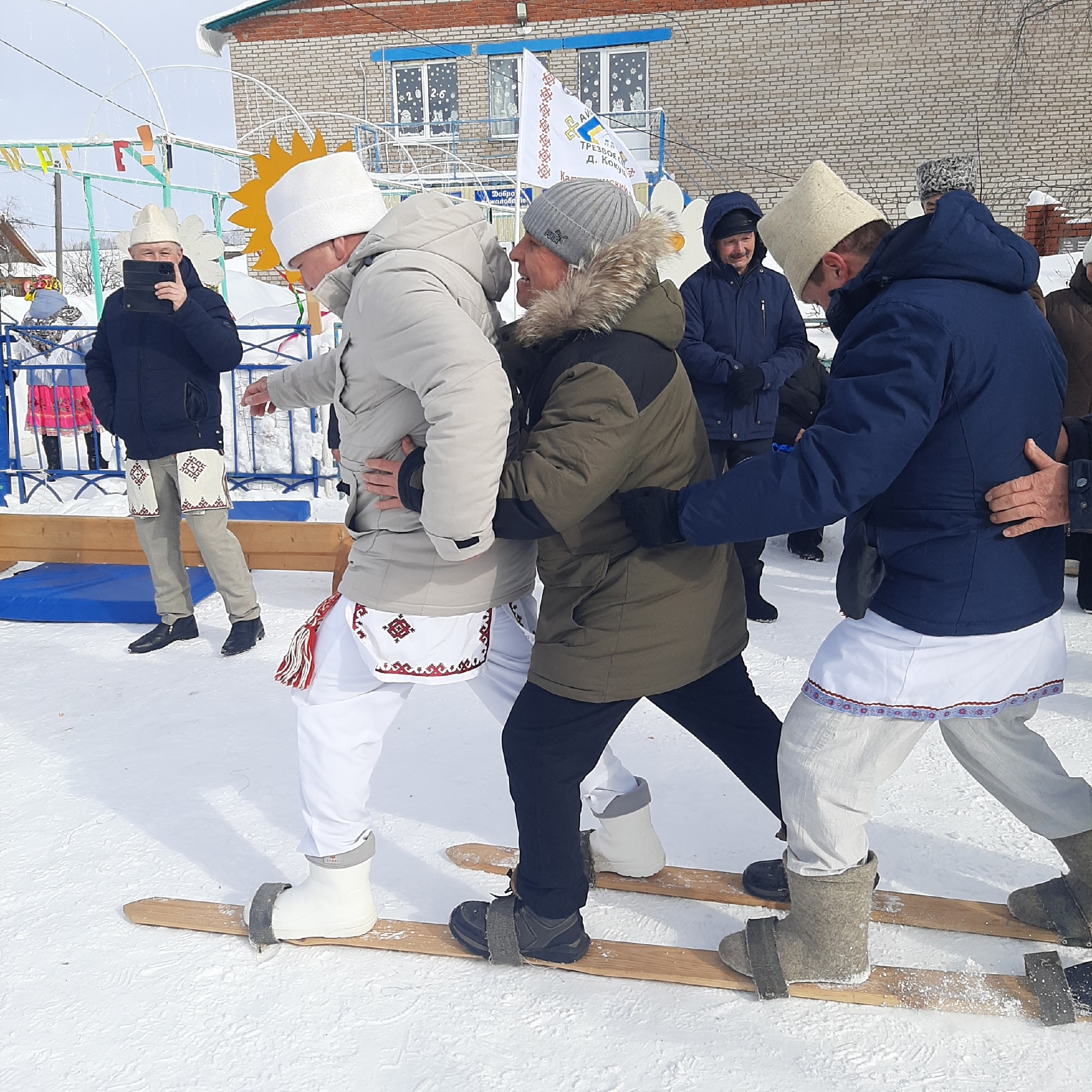До свидания зима, здравствуй весна: в деревне Кокуш состоялись проводы зимы