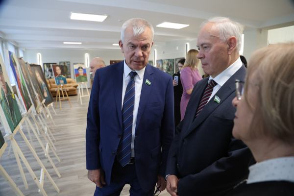 В Государственном Собрании открылась выставка «СВО и Герои»