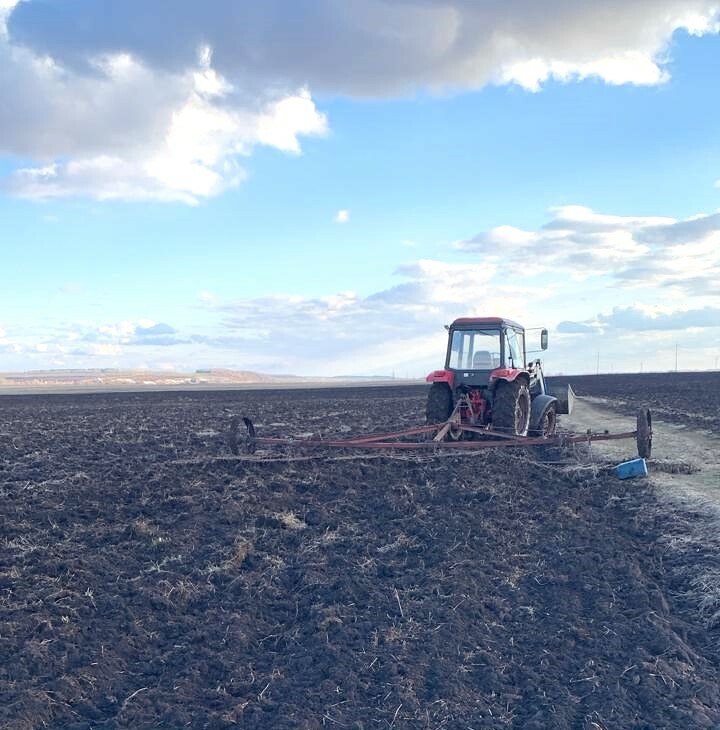 В Калтасинском районе сельские труженики приступили к весенним полевым работам