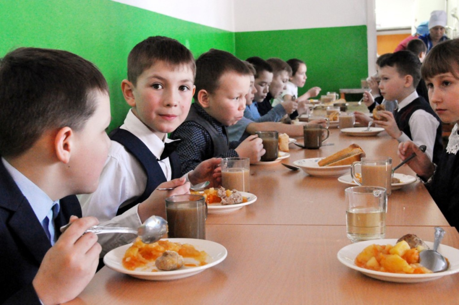 8 школа питание. Питание в школе. Школьный обед в Беларуси. Школьное питание РБ. Питание детей в школе.