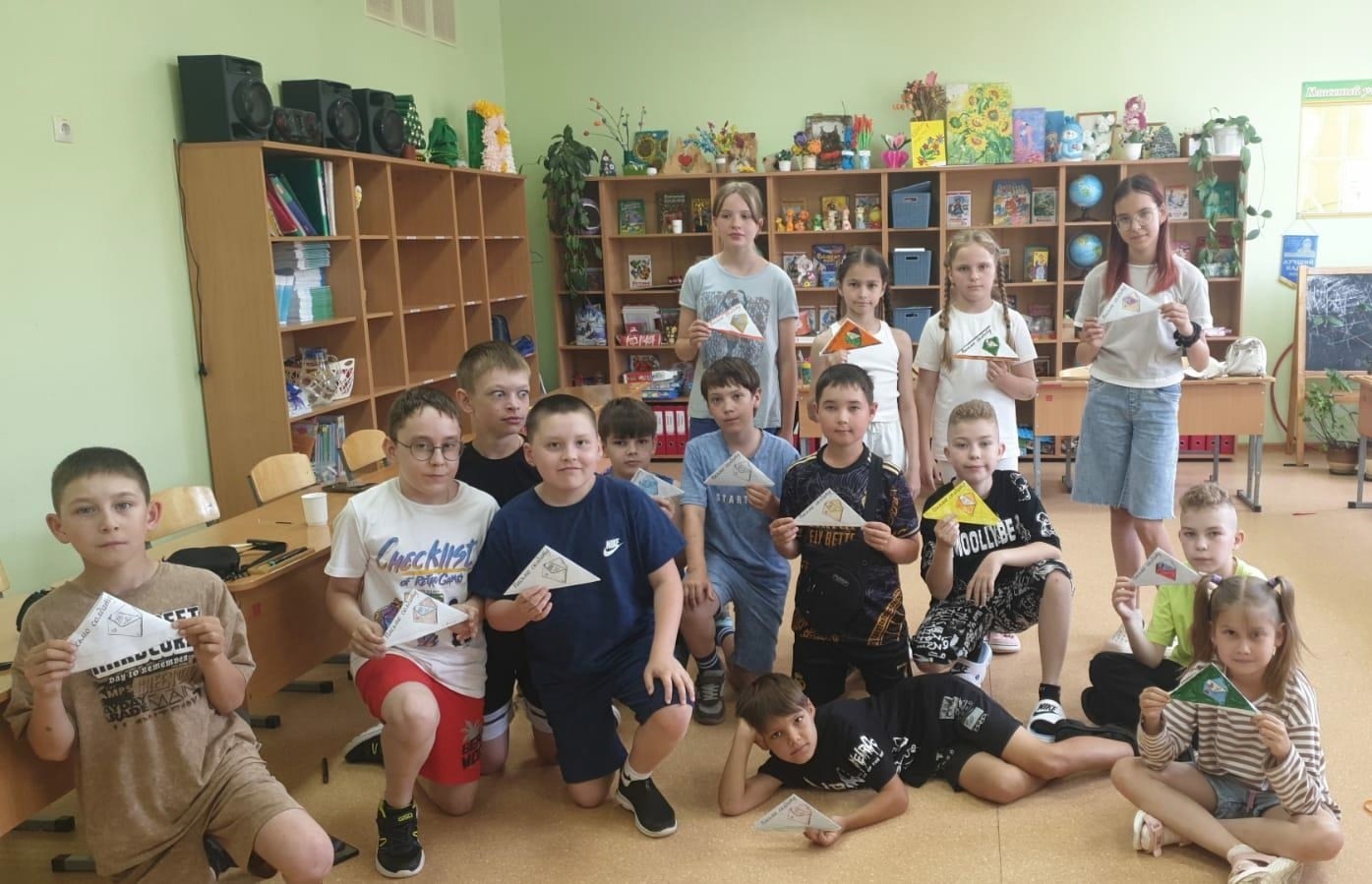 Краснохолмские школьники написали письма поддержки военнослужащим СВО