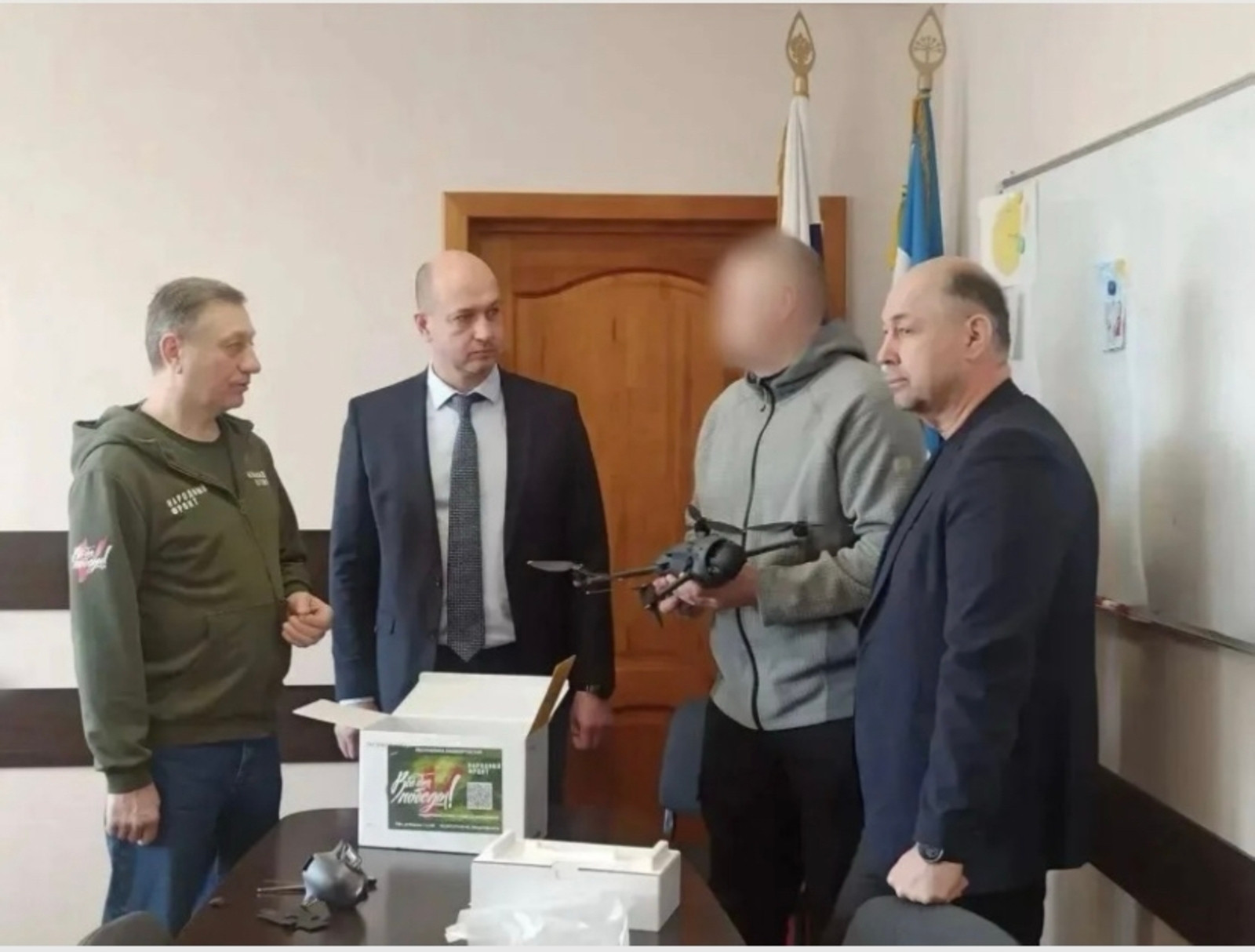 Максим Ульчев передал квадрокоптер и тепловизор сотруднику Издательского дома