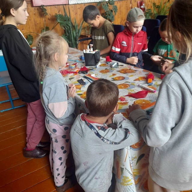 В Калтасинском районе дети изготовили ангелов-хранителей для бойцов СВО