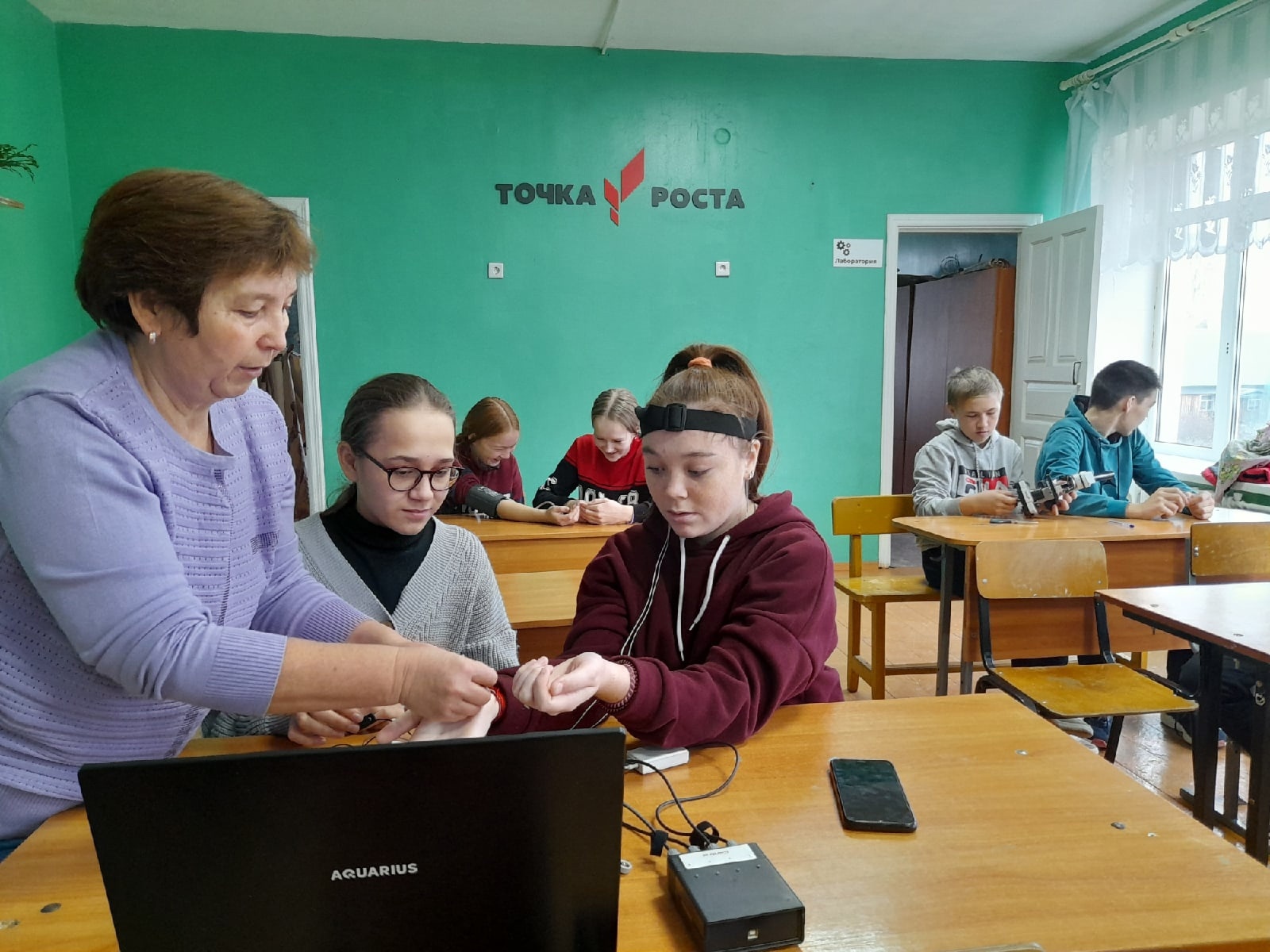 Учащиеся Бабаевской СОШ открывают новые возможности в образовательном центре «Точка роста»