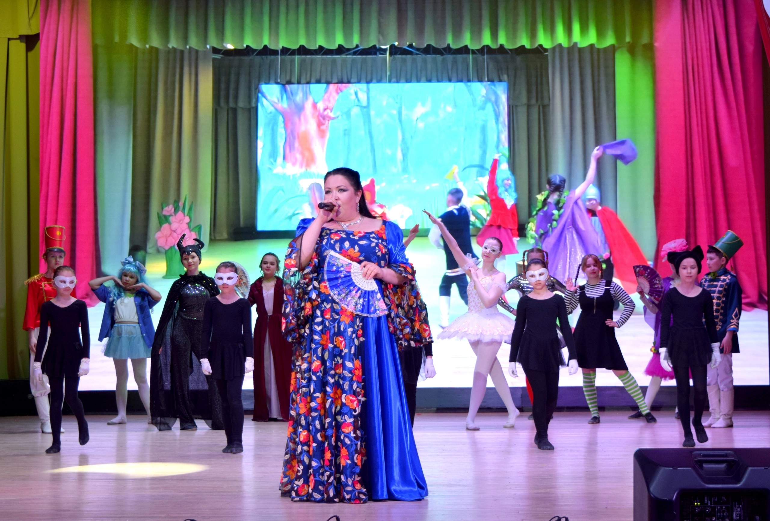 Театральные коллективы районного Дома культуры отпраздновали свой первый юбилей