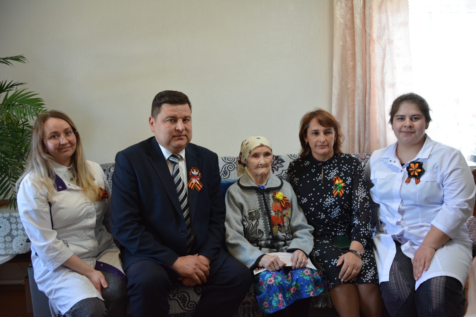 Калтасинские медики поздравили ветеранов в преддверии Дня Победы