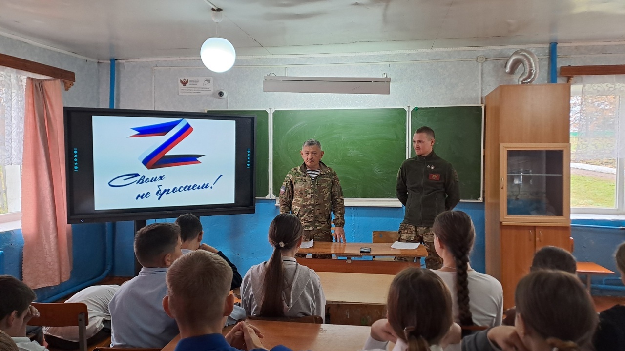 «СВОим примером»: ветераны проводят уроки мужества