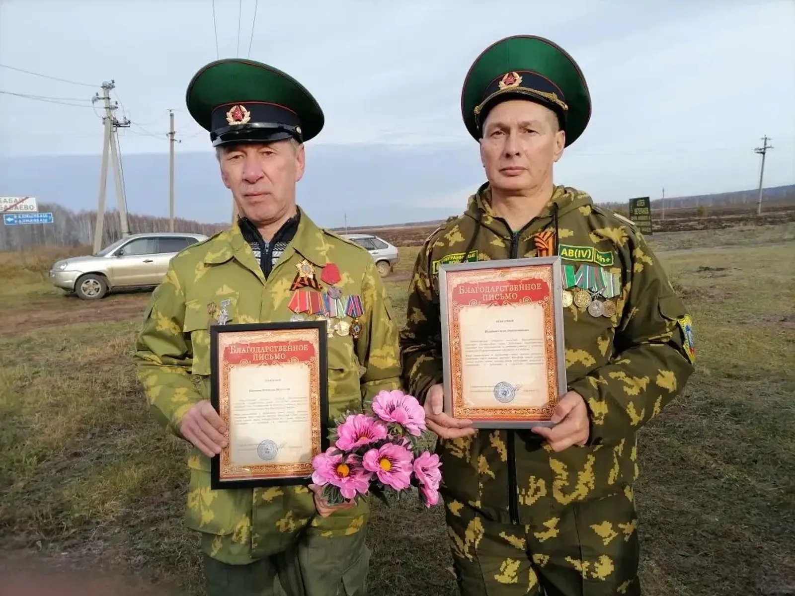 Служили два товарища