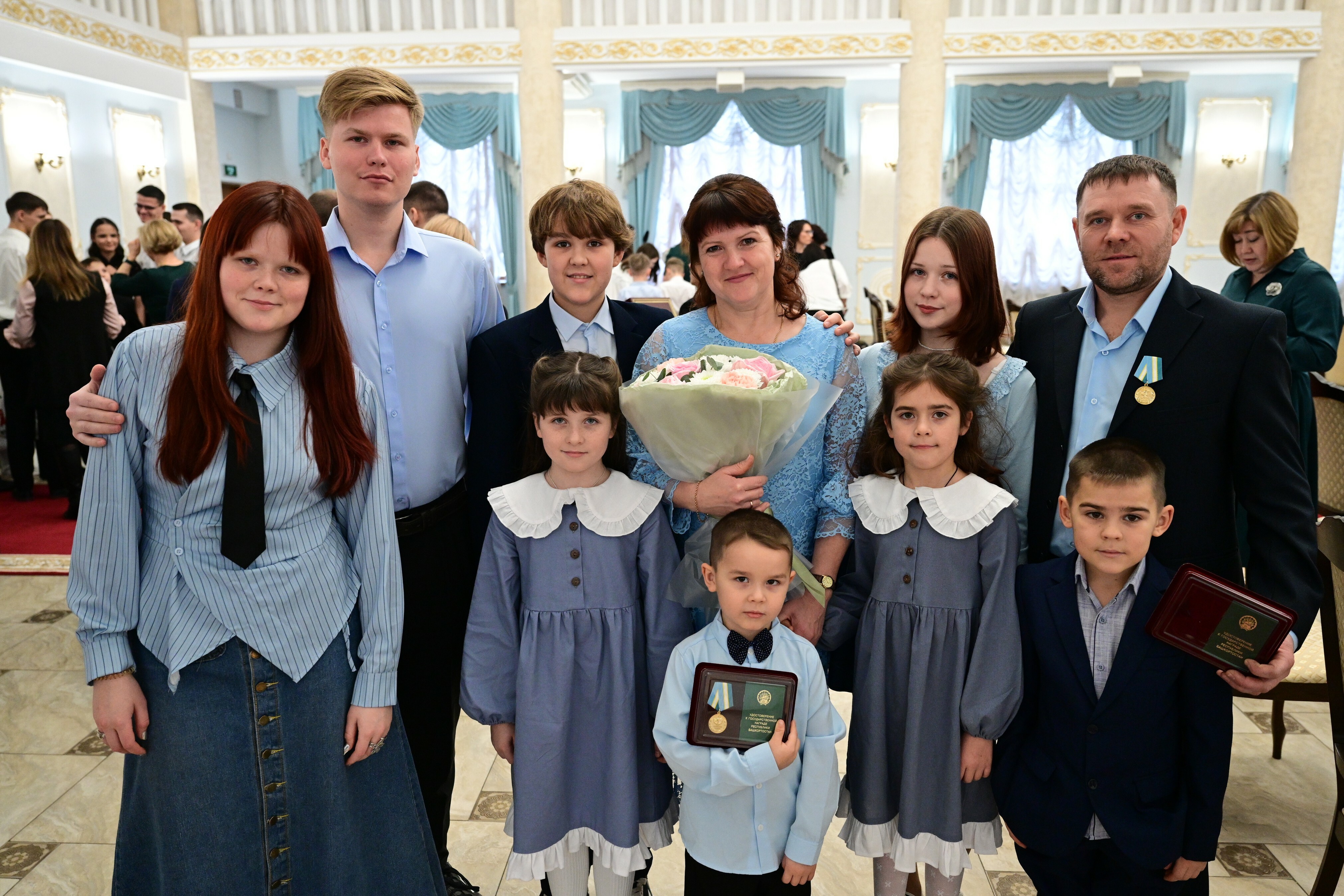 Радий Хабиров поздравил женщин с предстоящим Днём матери