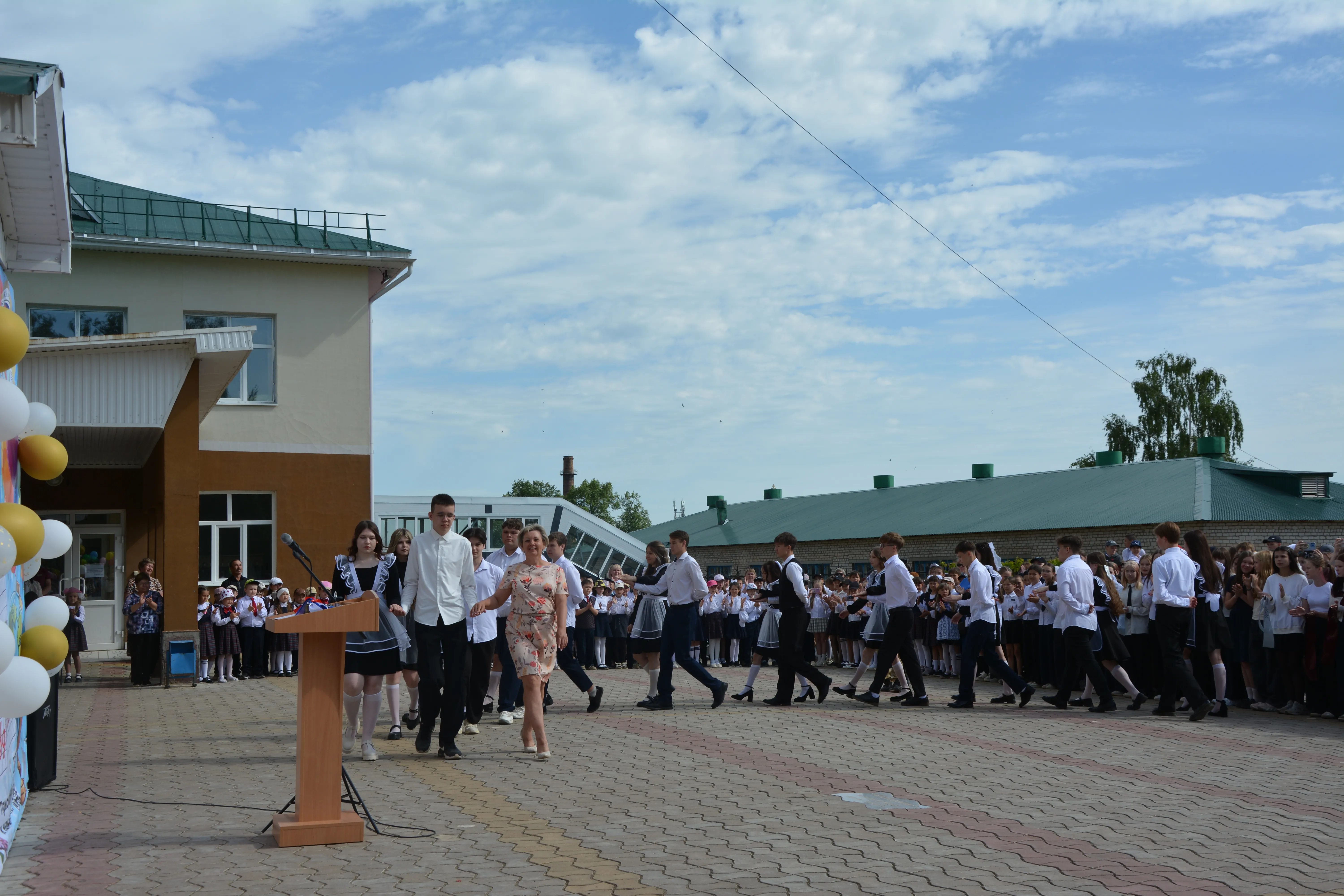 Для выпускников Калтасинского района прозвенел последний звонок