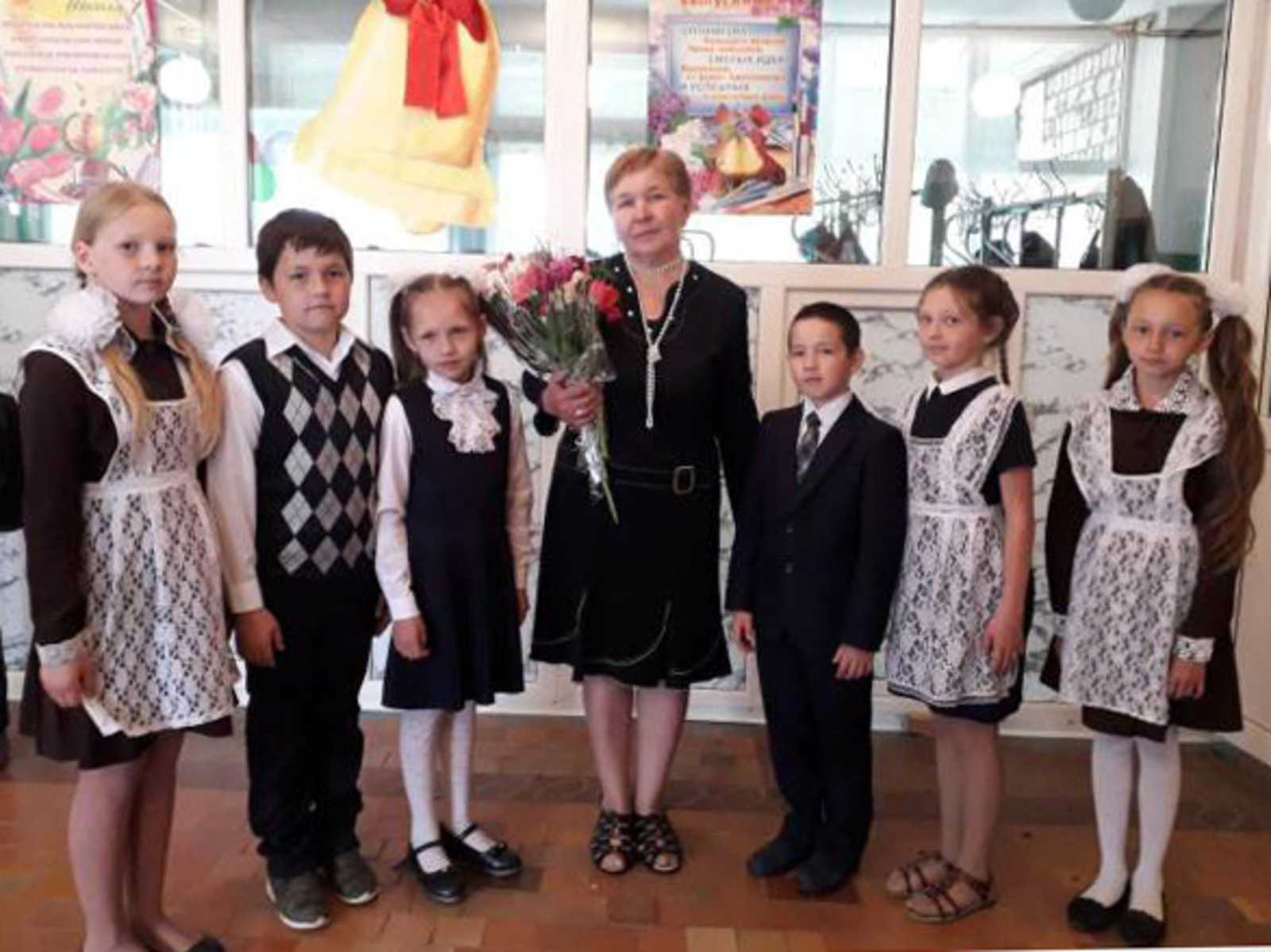 Воспитывает любовь к родному языку