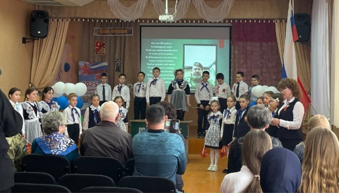 В Краснохолмской первой школе открыли Парту Героя