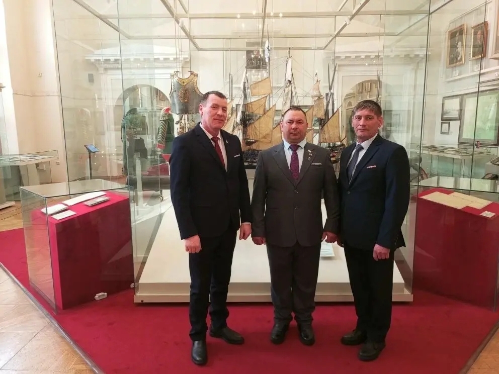 Наше братство нерушимо