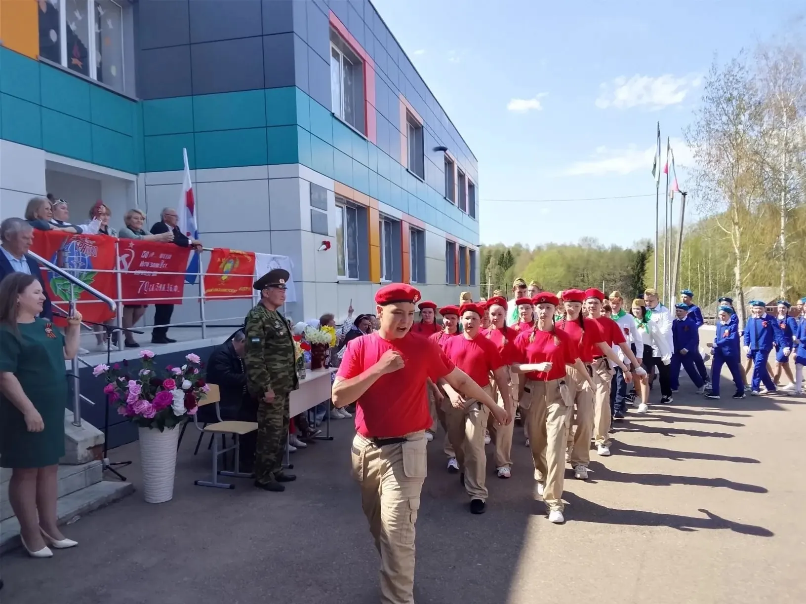 Военная выправка и песни