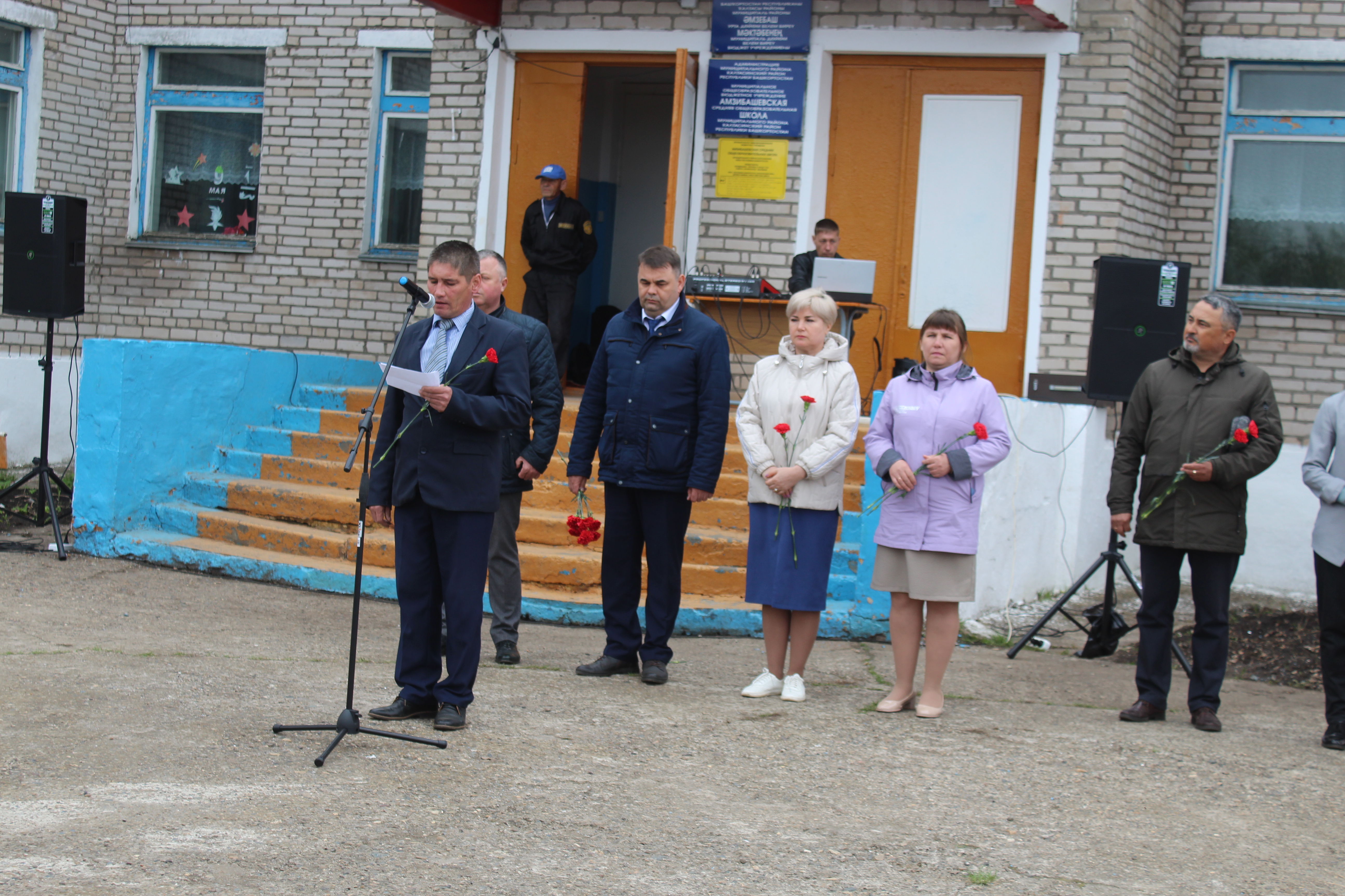 Мемориальную доску участнику СВО открыли в деревне Амзибаш