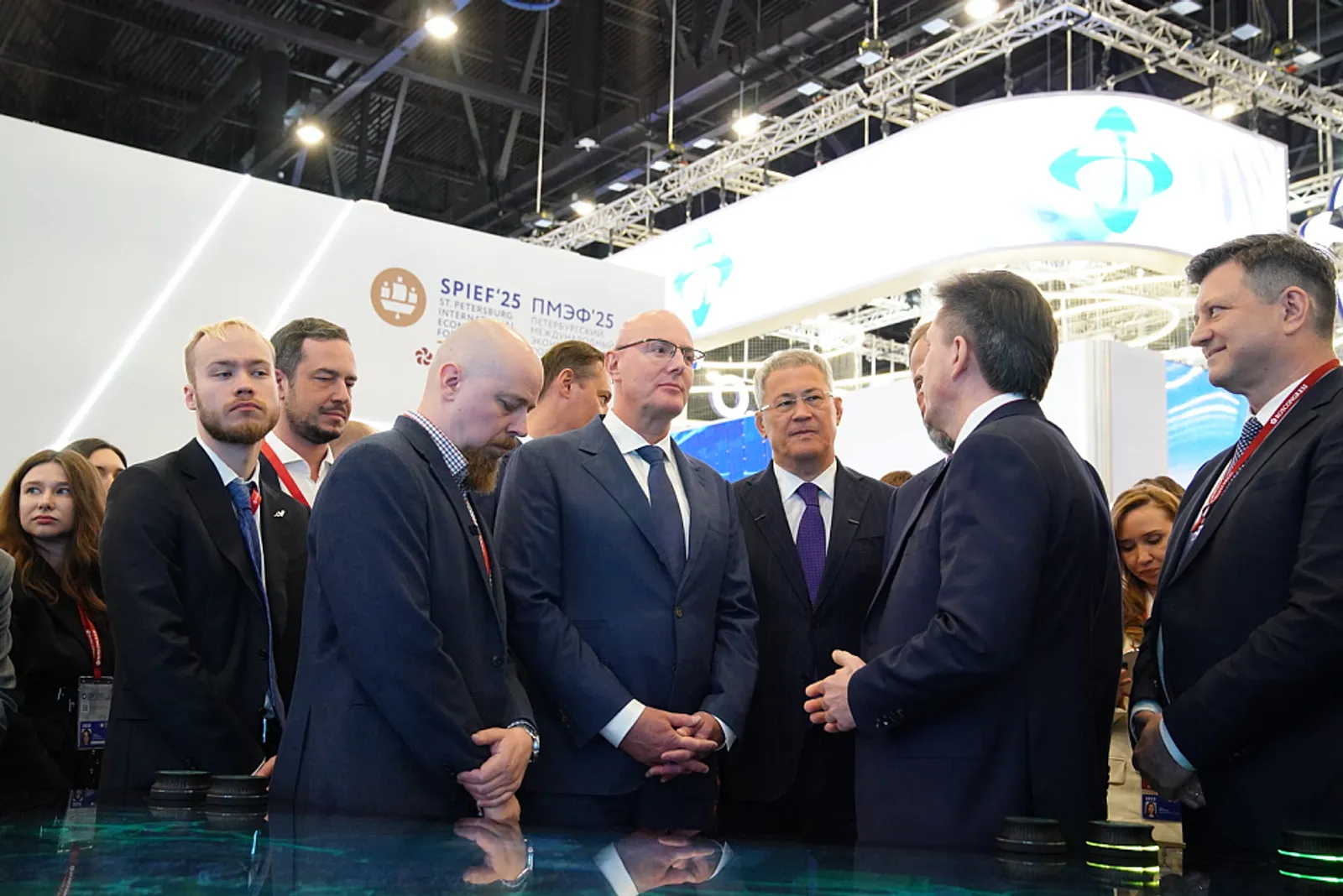 Дмитрию Чернышенко и Игорю Комарову представили проект Межвузовского кампуса