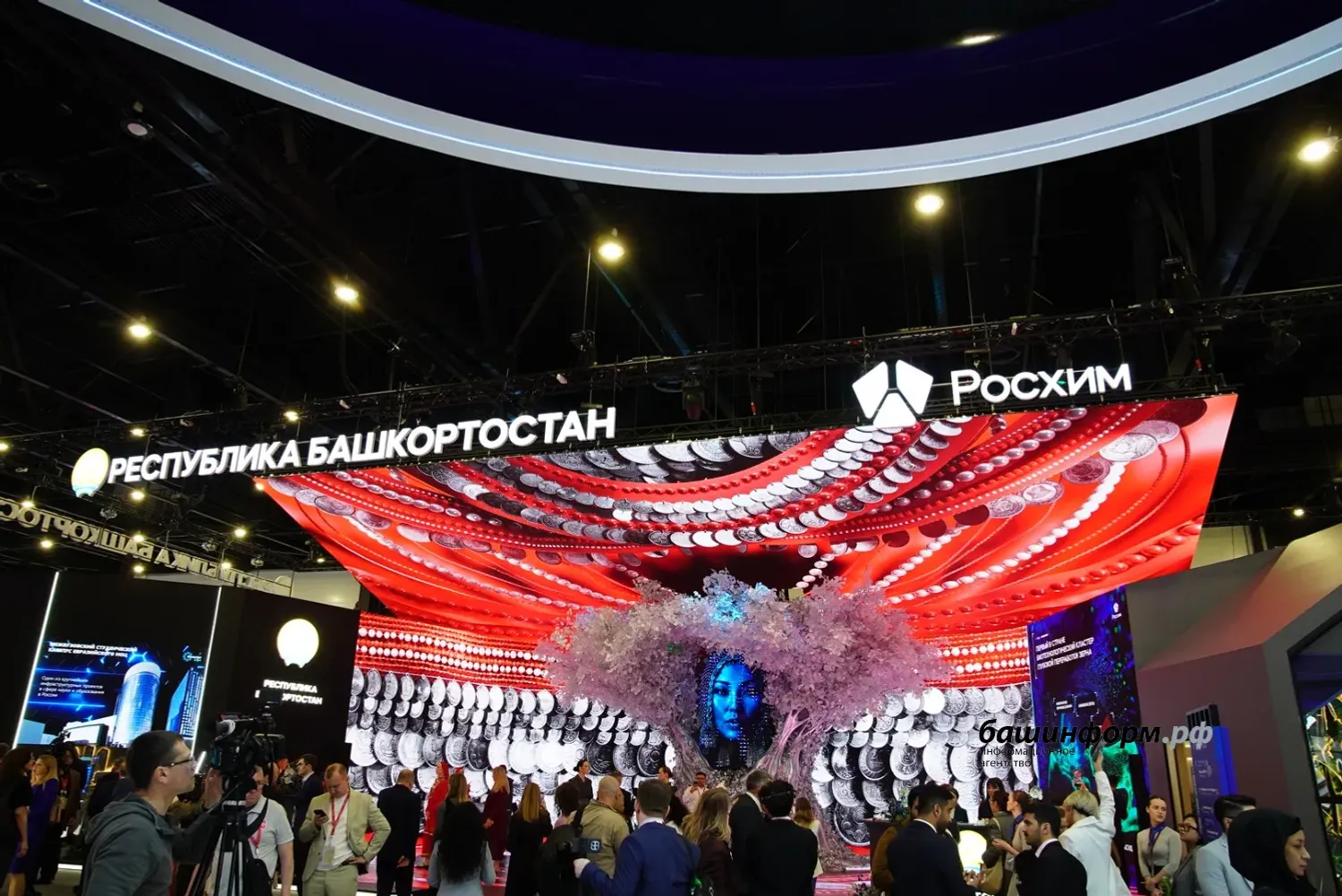 Башкирия удивила участников ПМЭФ «говорящим деревом»
