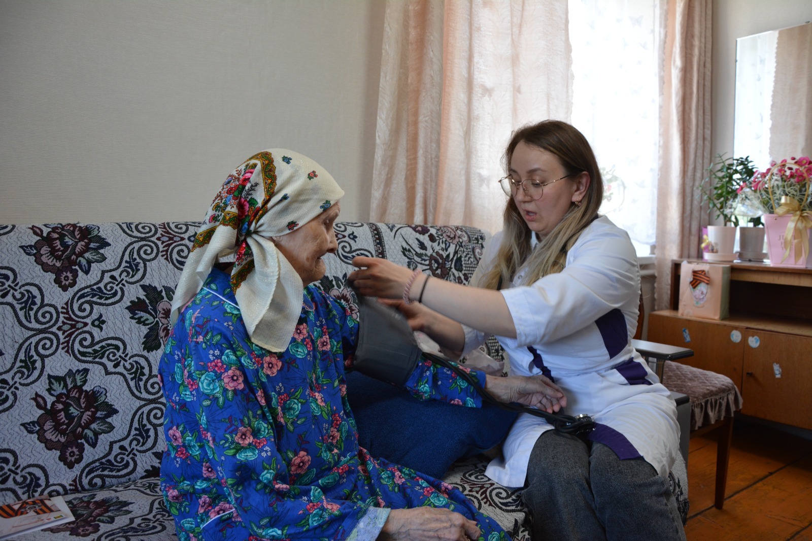 Калтасинские медики поздравили ветеранов в преддверии Дня Победы