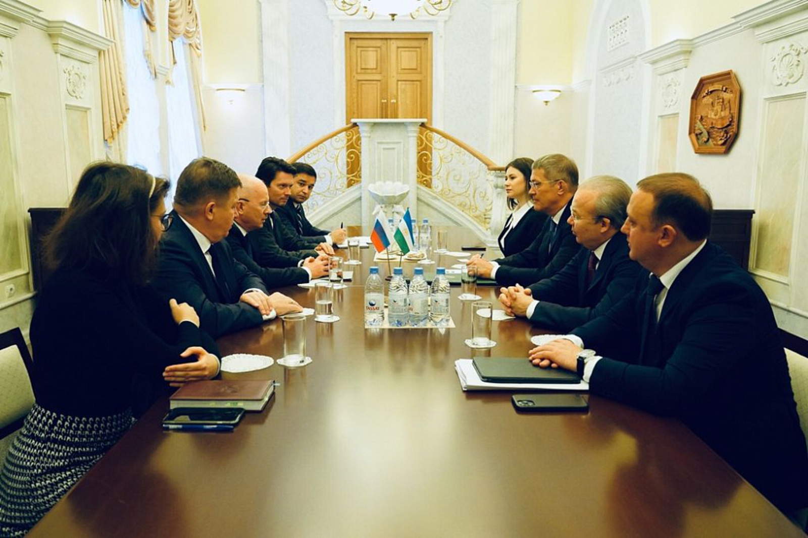 Глава Башкортостана Радий Хабиров встретился с временным поверенным в делах Посольства России в Казахстане Александром Комаровым.