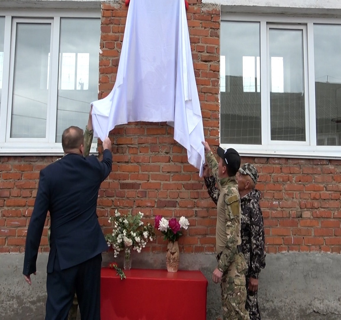 В Кельтеевской школе установили мемориальную доску  памяти о погибшем выпускнике