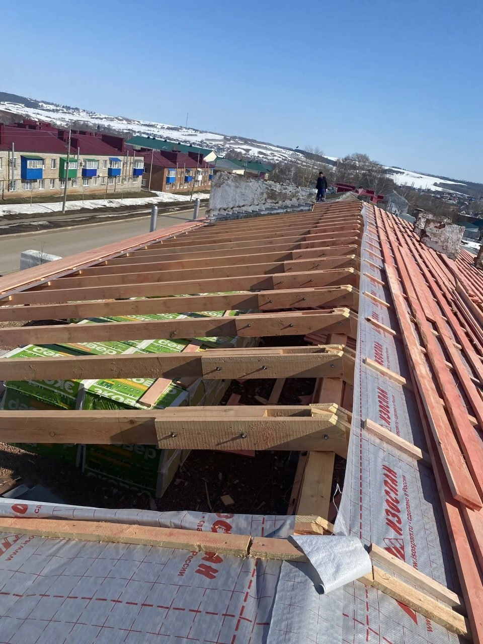 В Калтасинском районе продолжается капитальный ремонт крыши