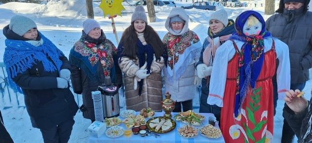 В Кутереме блинами угощали, зиму провожали - весну встречали!