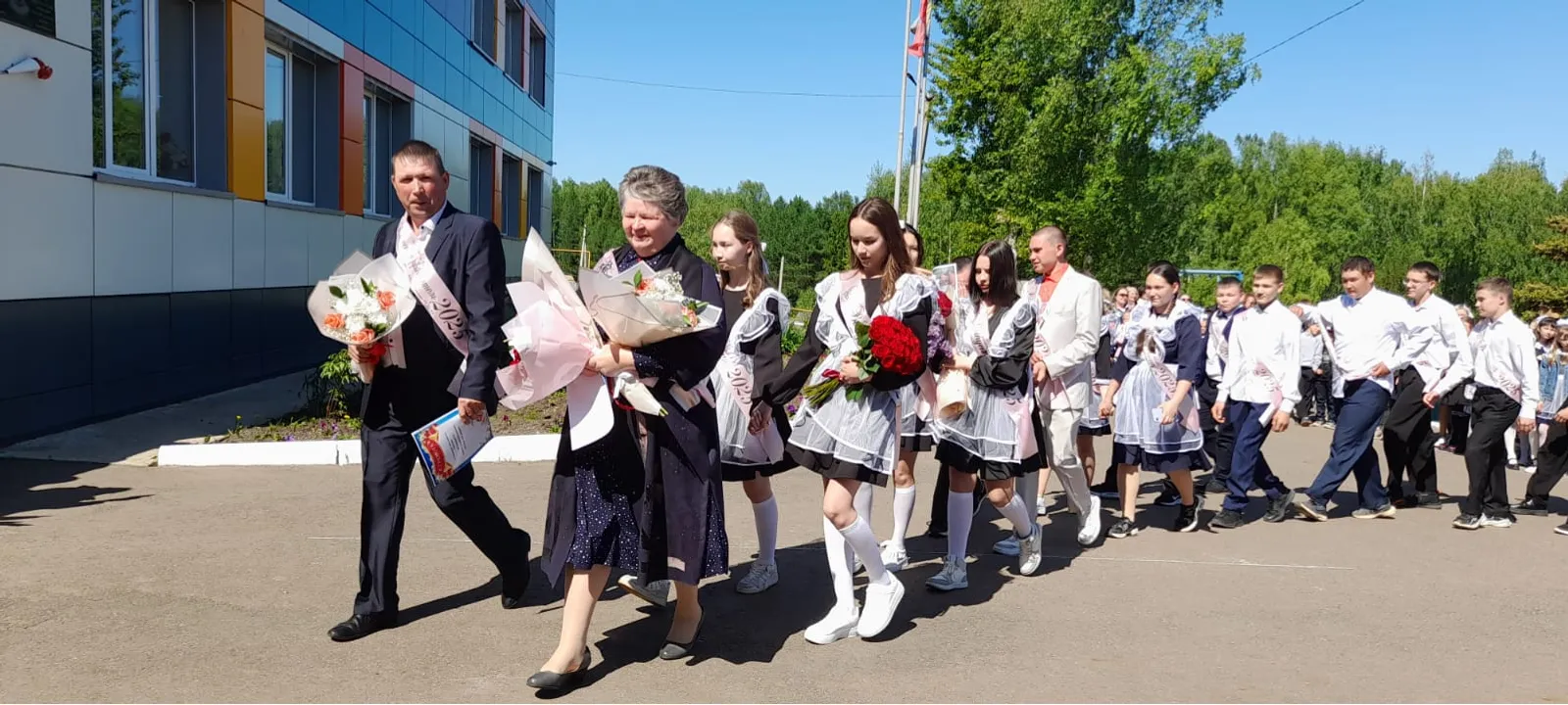 Для выпускников  Калтасинского района прозвенел последний звонок