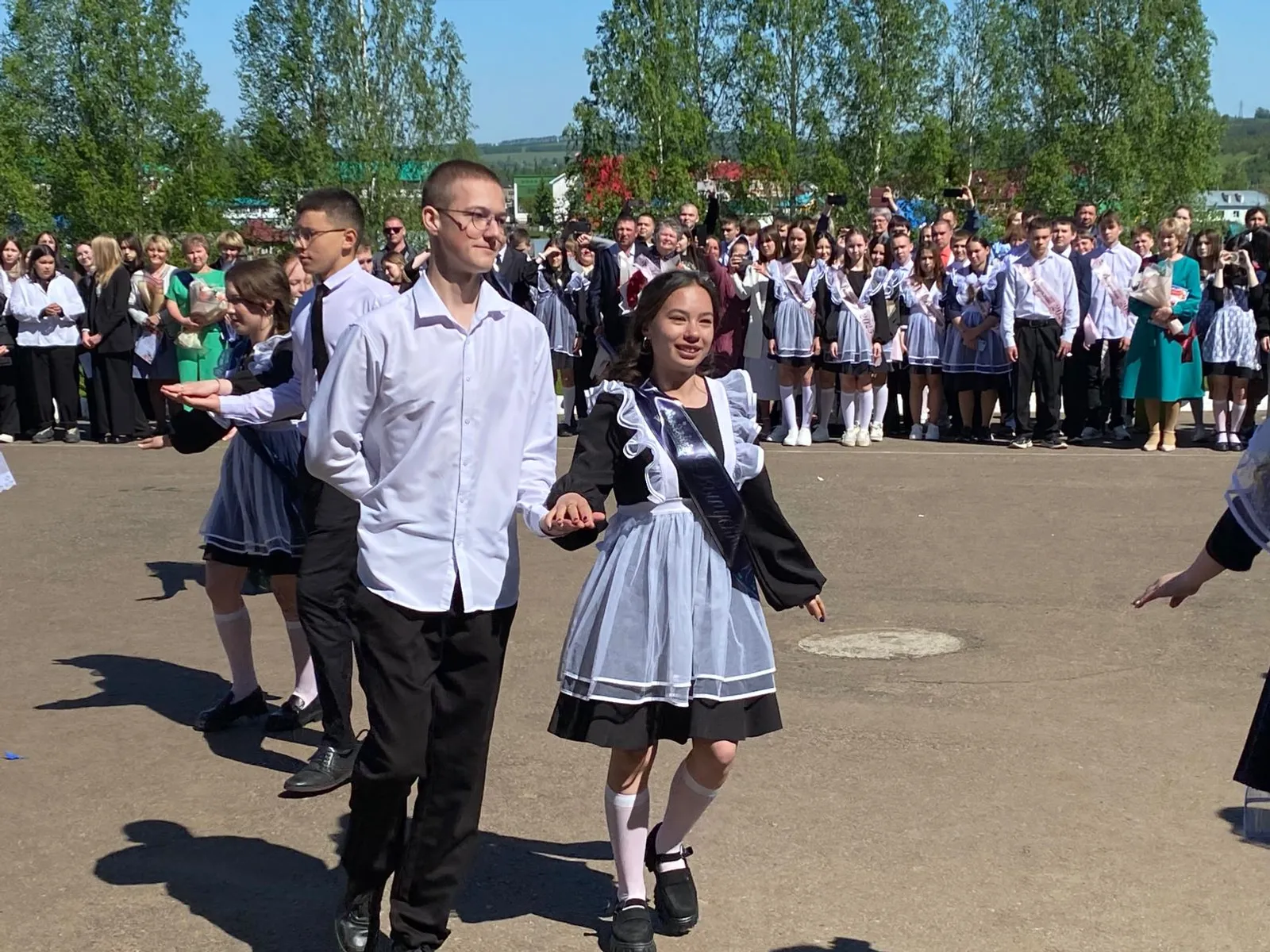 Для выпускников  Калтасинского района прозвенел последний звонок