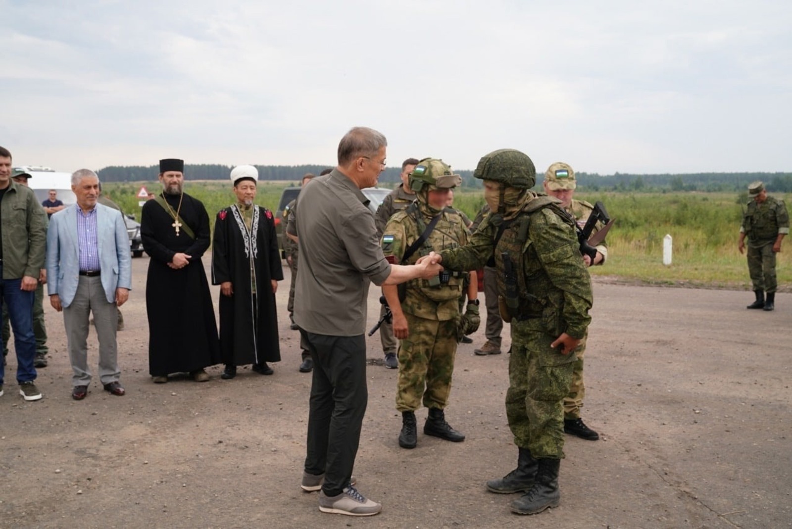Радий Хабиров встретился с добровольцами второго башкирского батальона