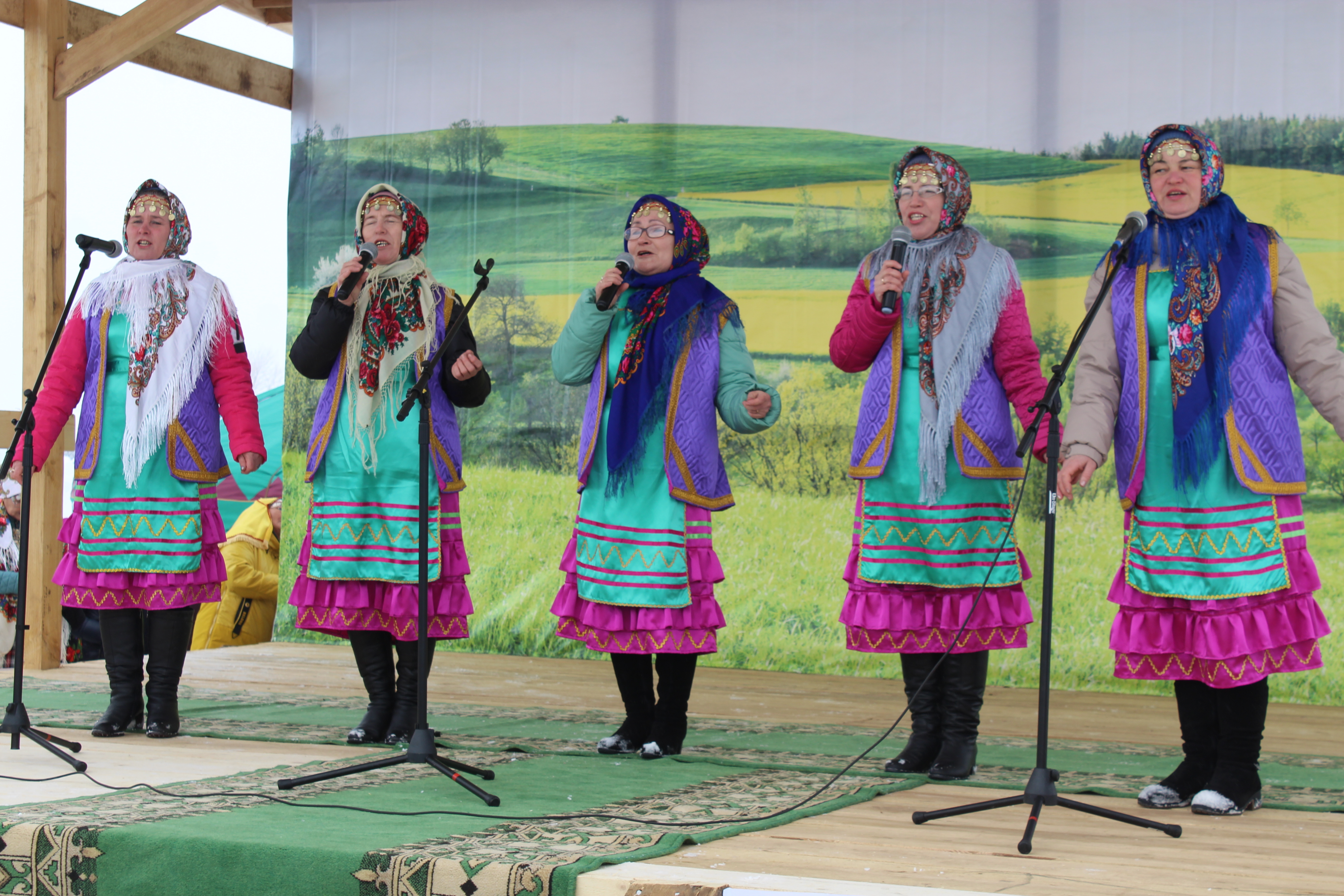 В деревне Большетуганеево Калтасинского района в рамках празднования «Масленицы» прошёл межрегиональный фестиваль удмуртской культуры