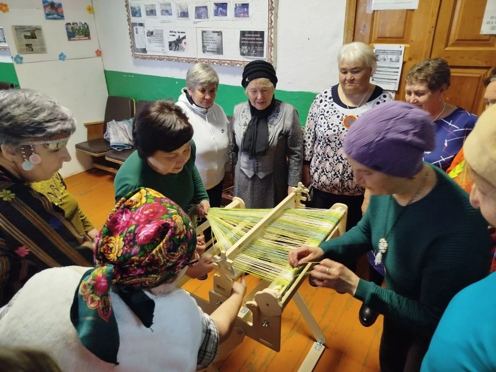 Не только ткачество и шитье, но и общение