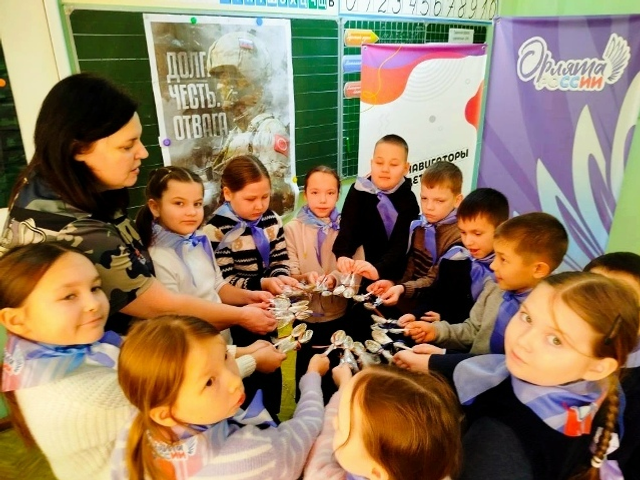 Школьная помощь фронту: Краснохолмская третья школа активно помогает бойцам СВО