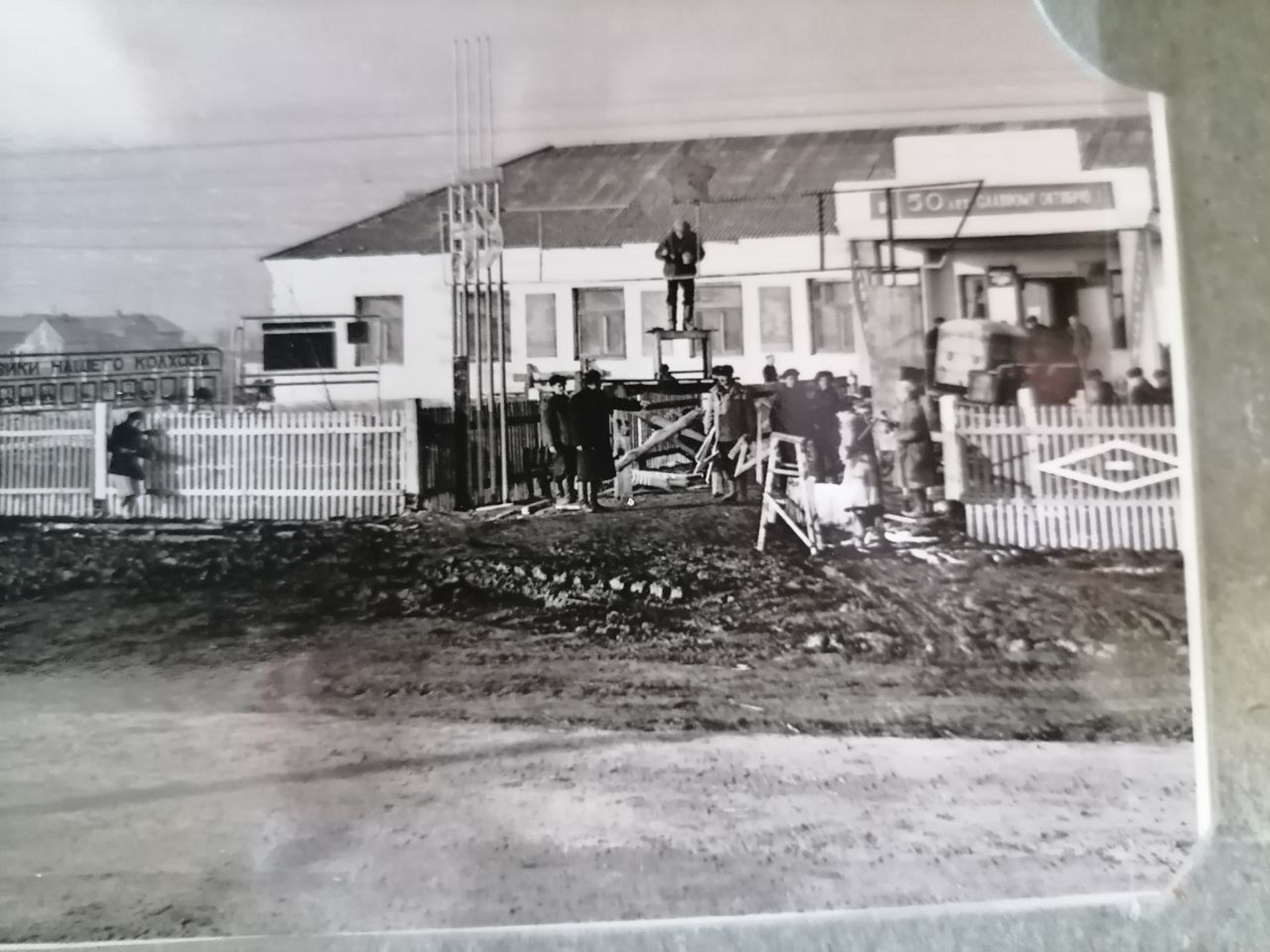 Он без ума любил свой посёлок