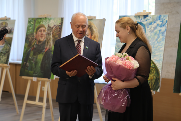В Государственном Собрании открылась выставка «СВО и Герои»