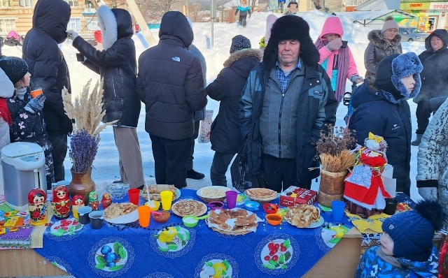 В Кутереме блинами угощали, зиму провожали - весну встречали!
