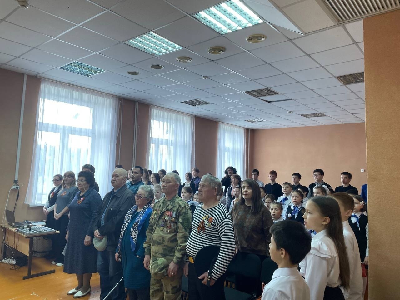 В Краснохолмской первой школе открыли Парту Героя