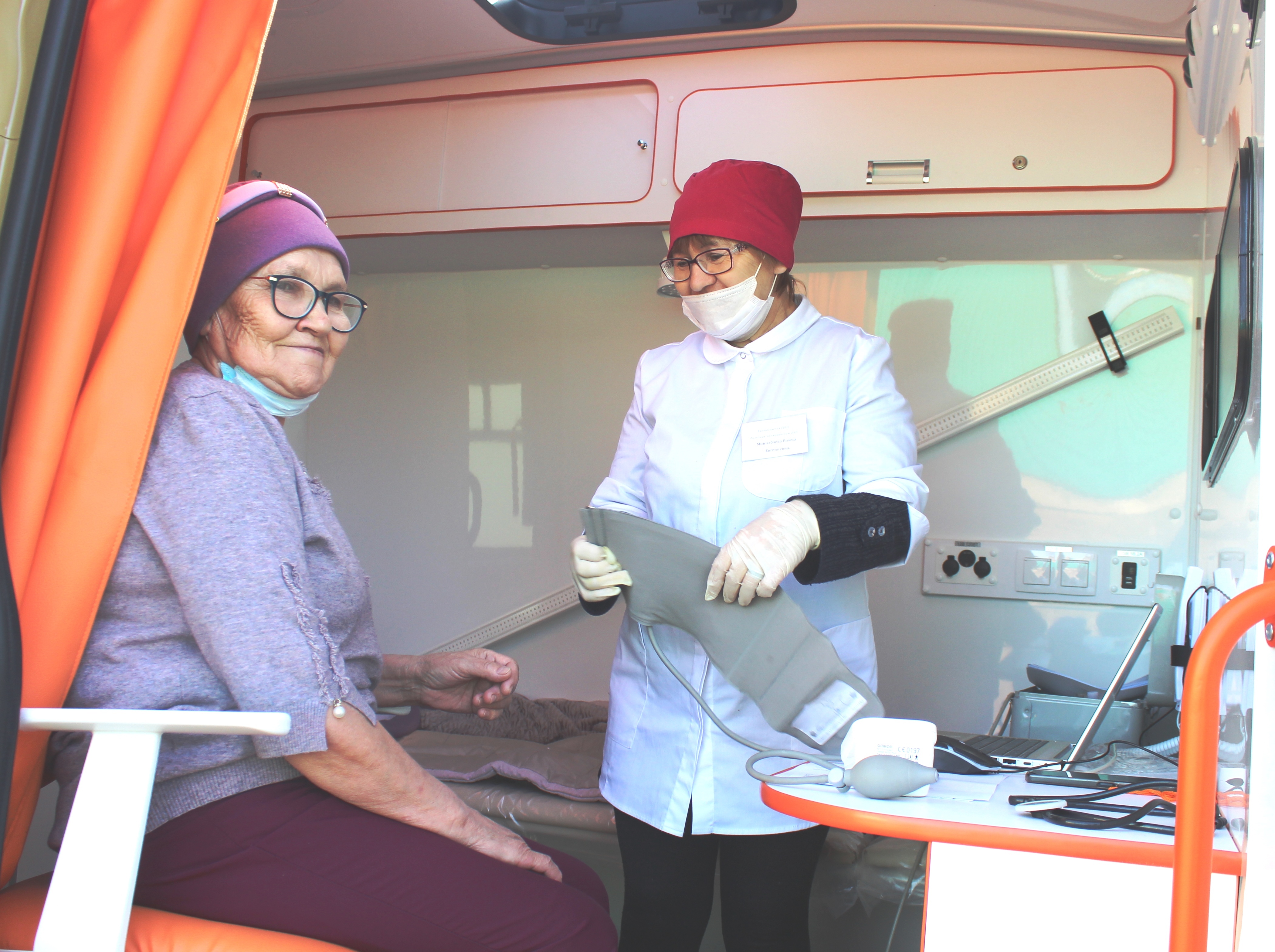 В Калтасинском районе новый ФАП на колёсах принял своих первых пациентов