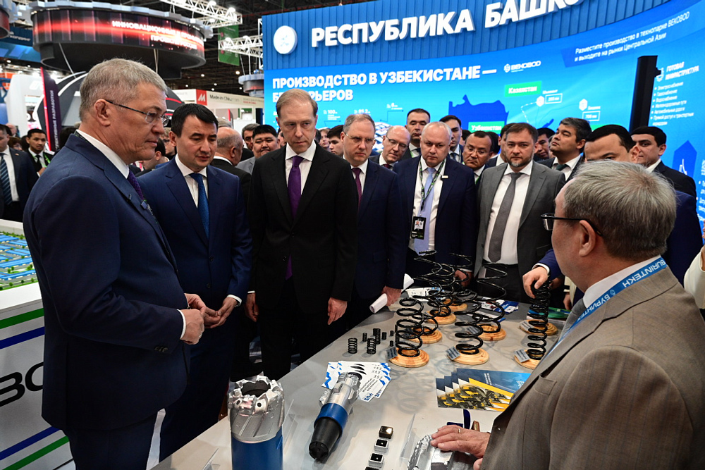 Радий Хабиров презентовал стенд региона на выставке "ИННОПРОМ.Центральная Азия"