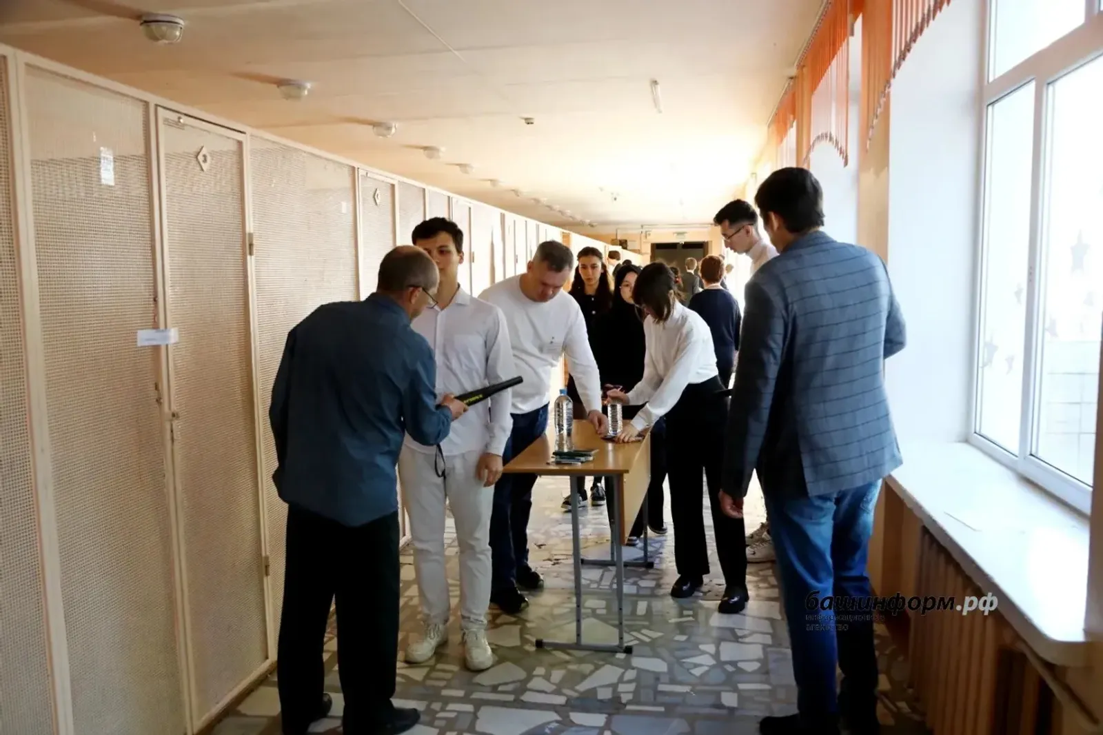 Организаторам ЕГЭ запретили проводить досмотр школьников