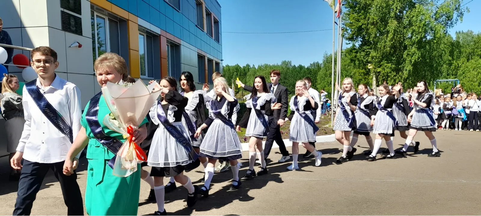 Для выпускников  Калтасинского района прозвенел последний звонок