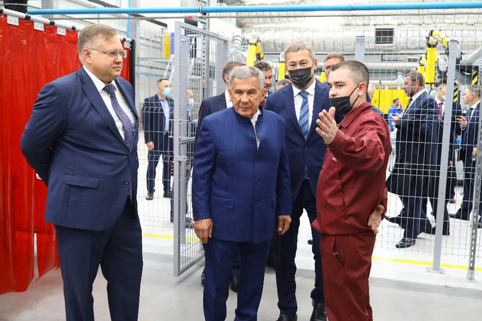 Президент Татарстана и Глава Башкирии посетили учебный центр по подготовке многопрофильных специалистов для авиастроения