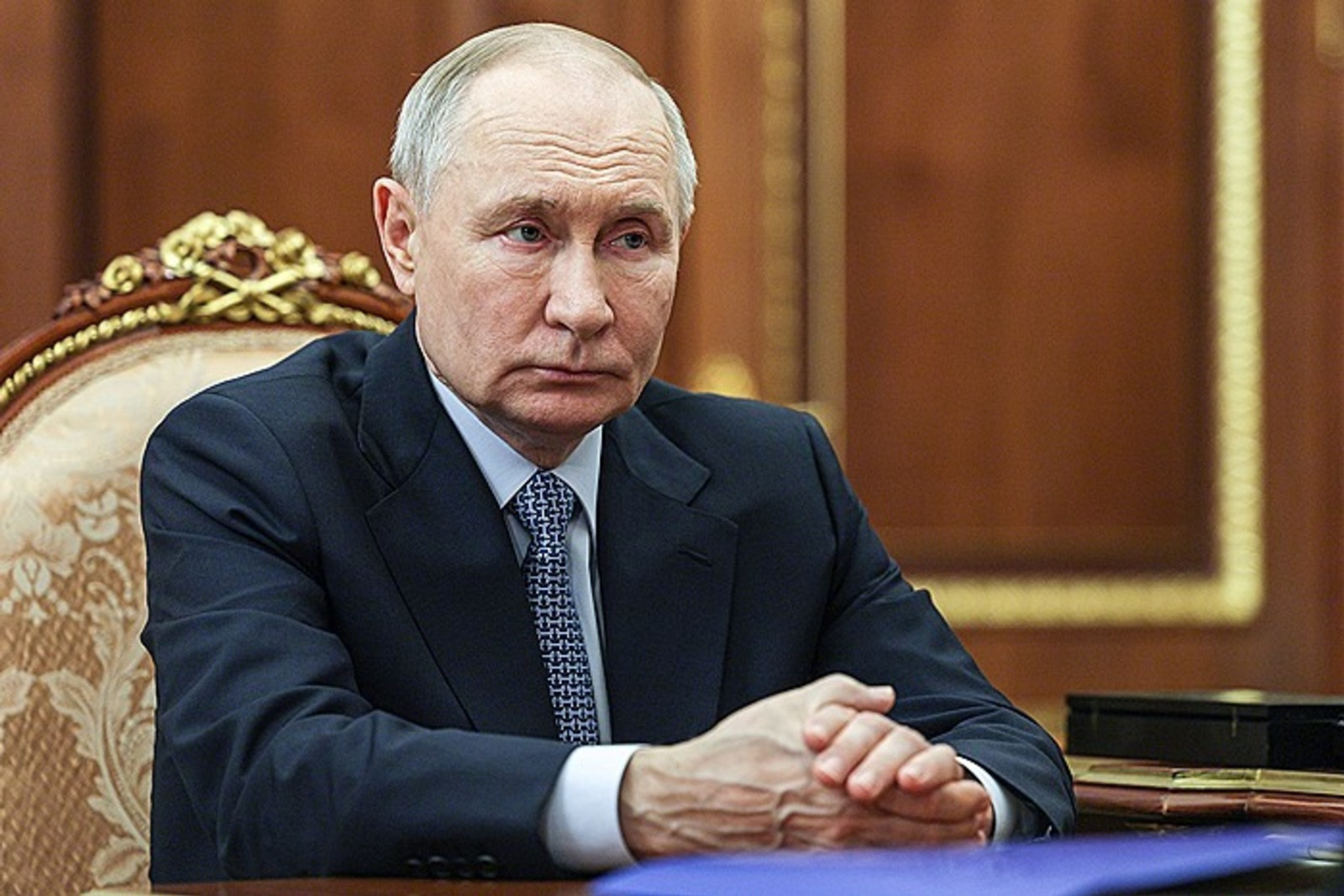 Президент России объявил пасхальное перемирие