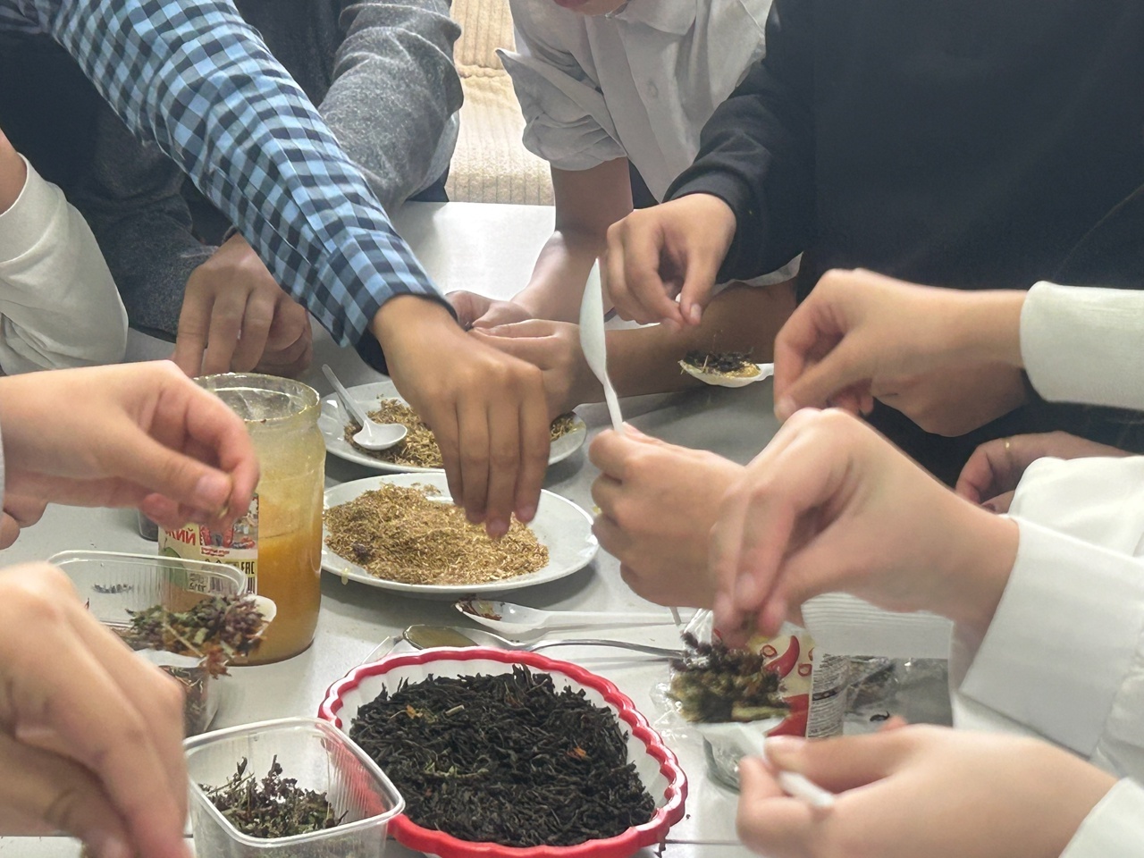 Школьники Калтасинского района готовят для бойцов СВО "Ложки здоровья"