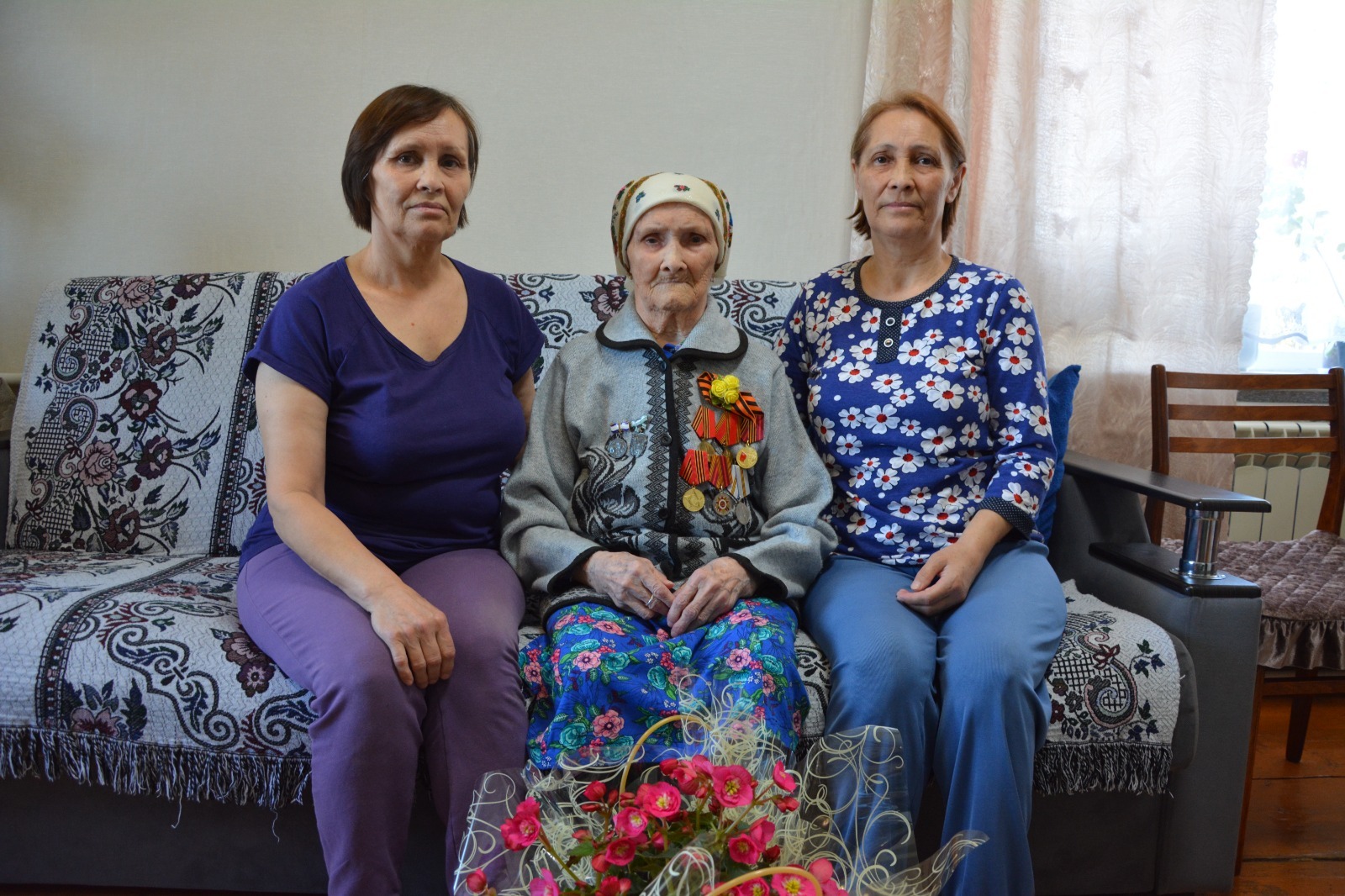 Калтасинские медики поздравили ветеранов в преддверии Дня Победы