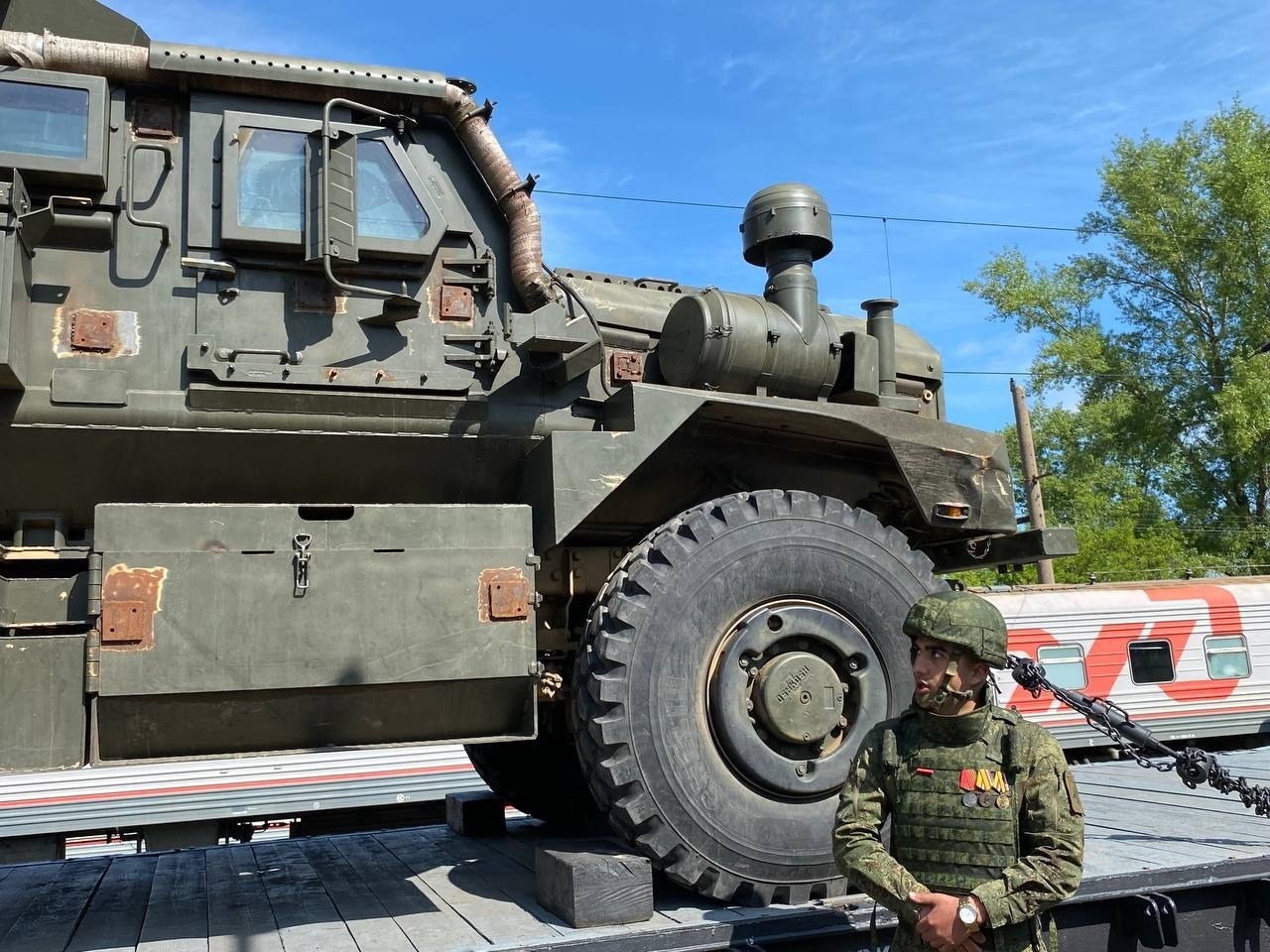 Агитпоезд минобороны России привез в Уфу трофейную военную технику