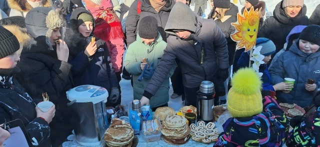 В Кутереме блинами угощали, зиму провожали - весну встречали!