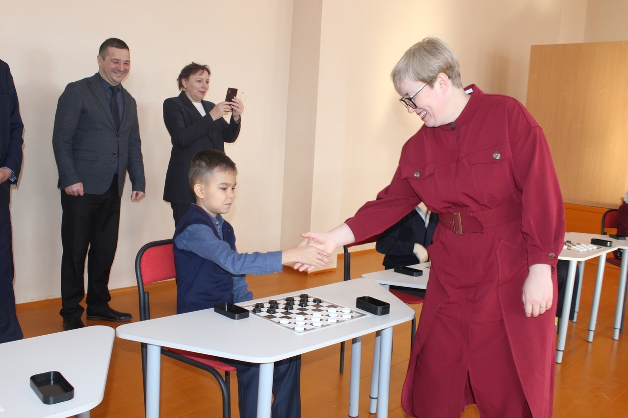 Калтасинские школьники сыграли партию с чемпионкой мира по шашкам