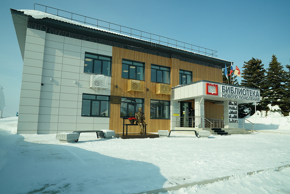 Радий Хабиров оценил библиотеку в Татышлинском районе Башкирии