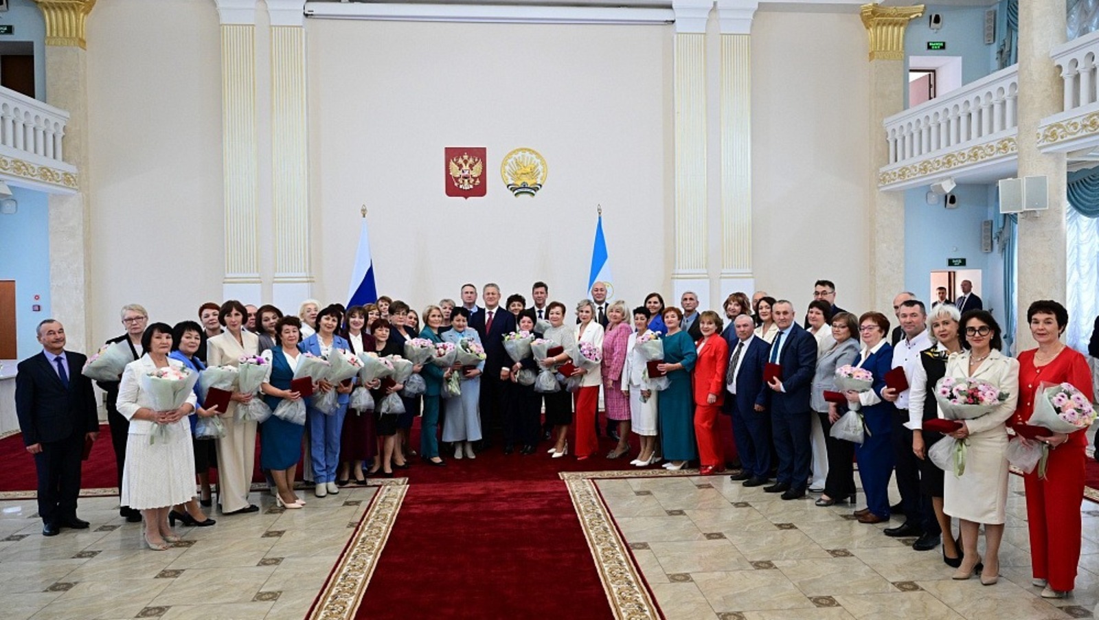 Радий Хабиров поздравил педагогов Башкирии с наступающим Днём учителя